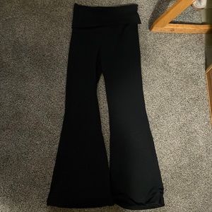 Offline by Aerie Super Flare High Rise Yoga Pants Black Size Medium BARELY WORN